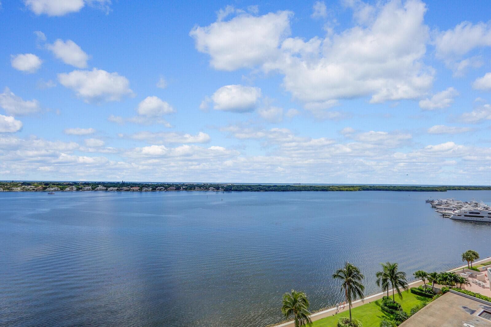 132 Lakeshore Drive 1117 photo 4