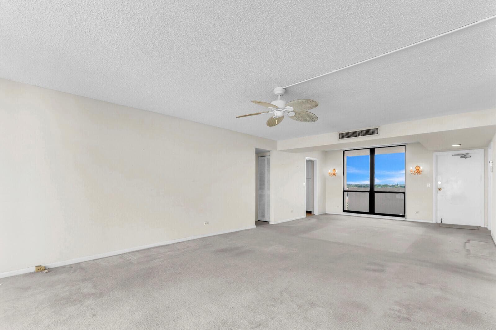 132 Lakeshore Drive 1117 photo 8