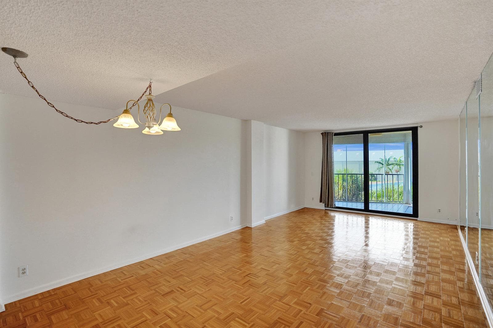 890 N Federal Highway 410 photo 16