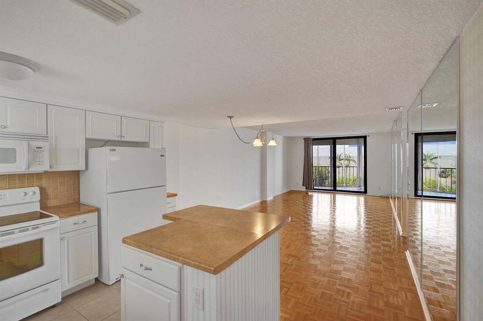 890 N Federal Highway 410 photo 7