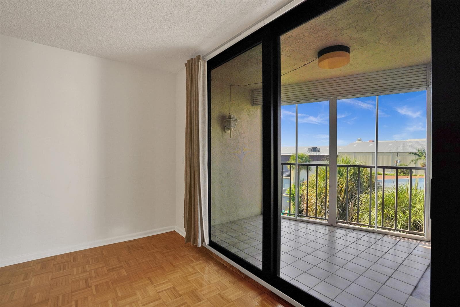 890 N Federal Highway 410 photo 20