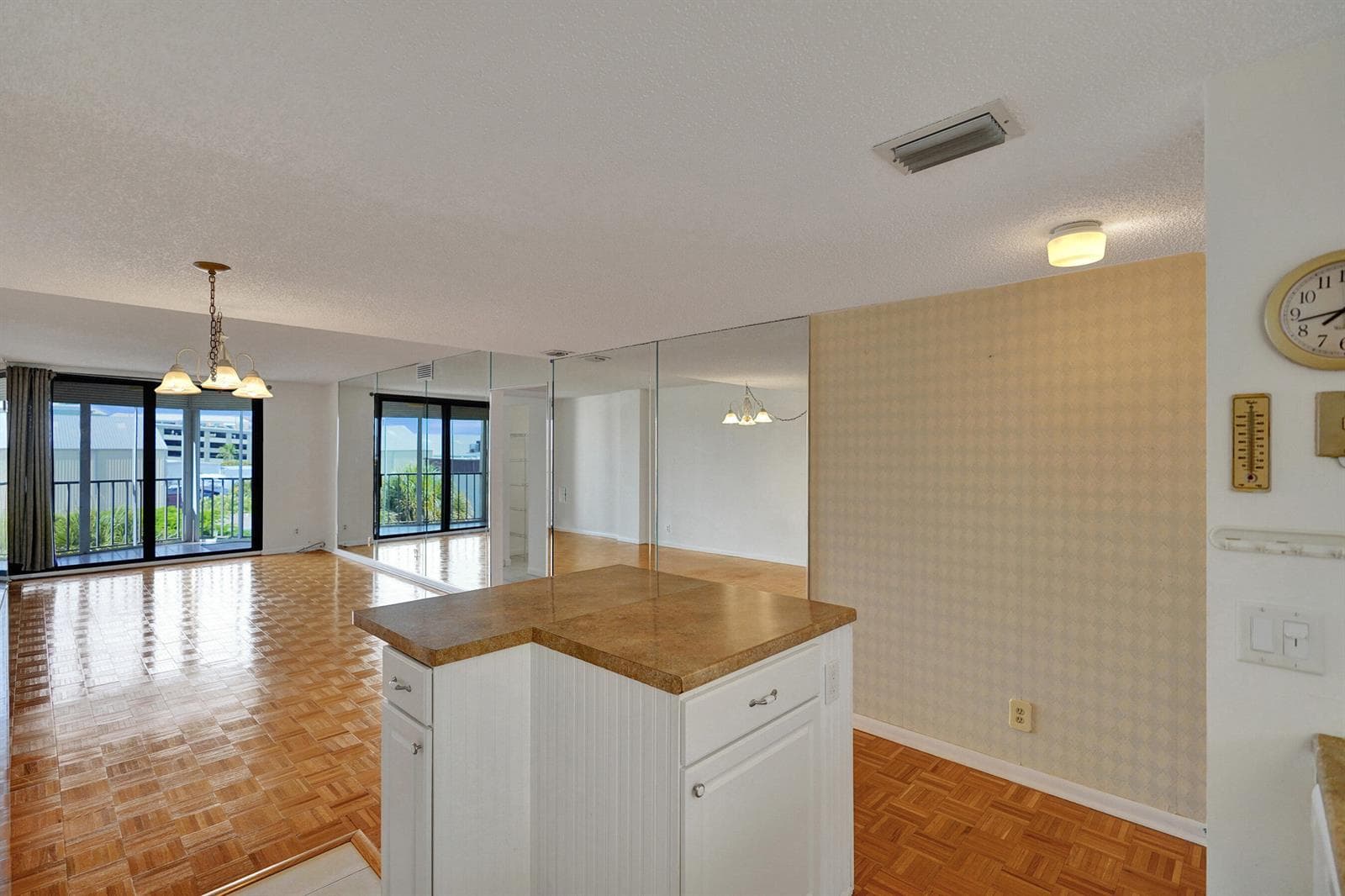 890 N Federal Highway 410 photo 14
