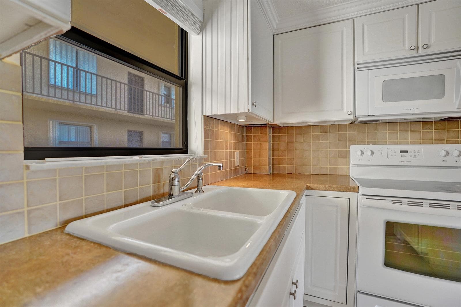 890 N Federal Highway 410 photo 11
