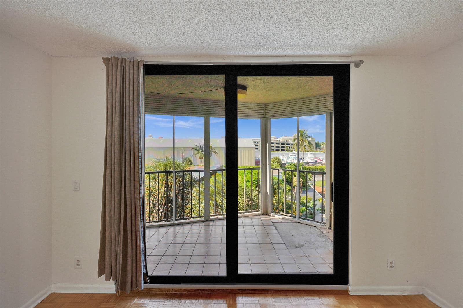 890 N Federal Highway 410 photo 19