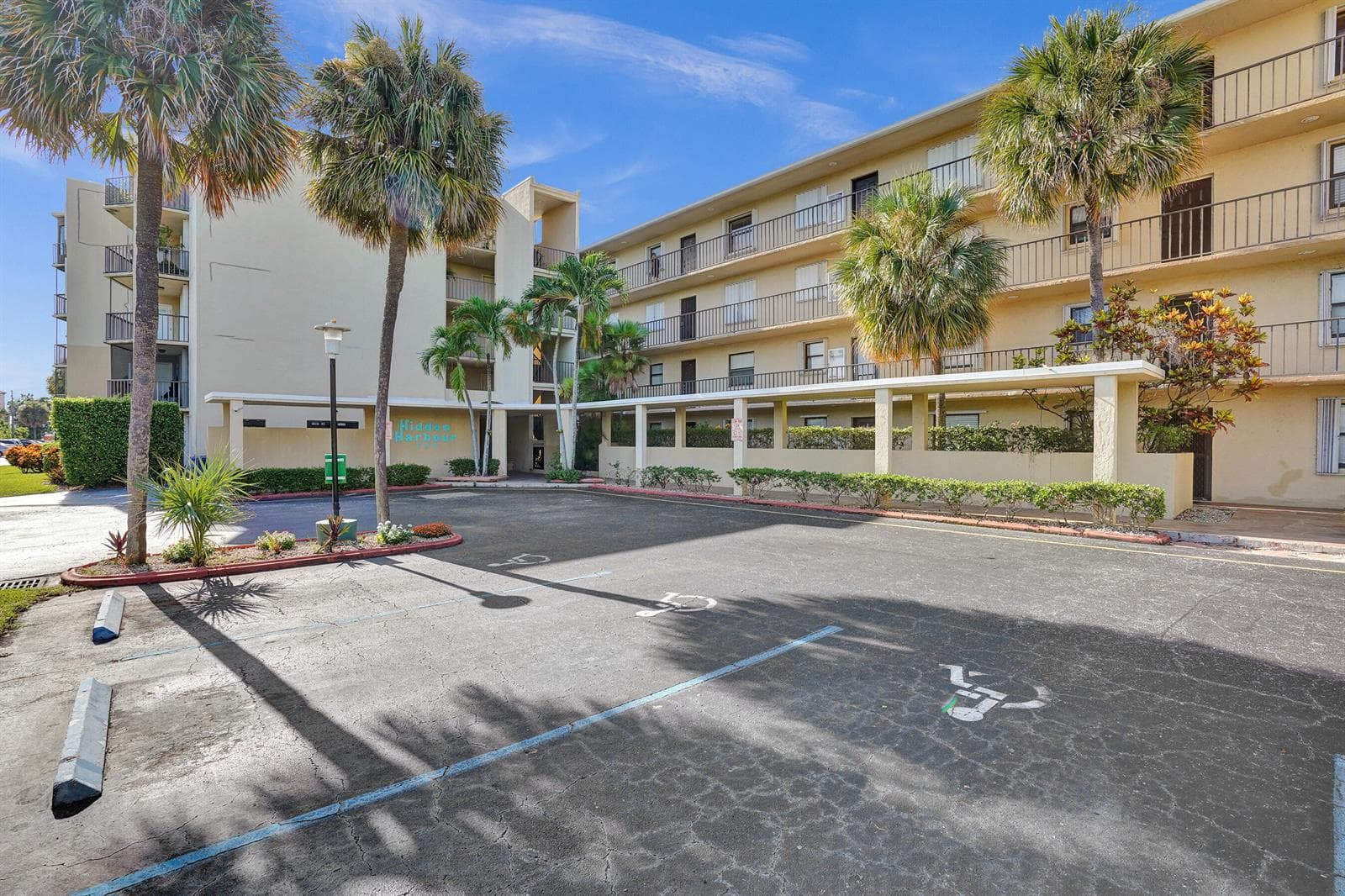 890 N Federal Highway 410 photo 4