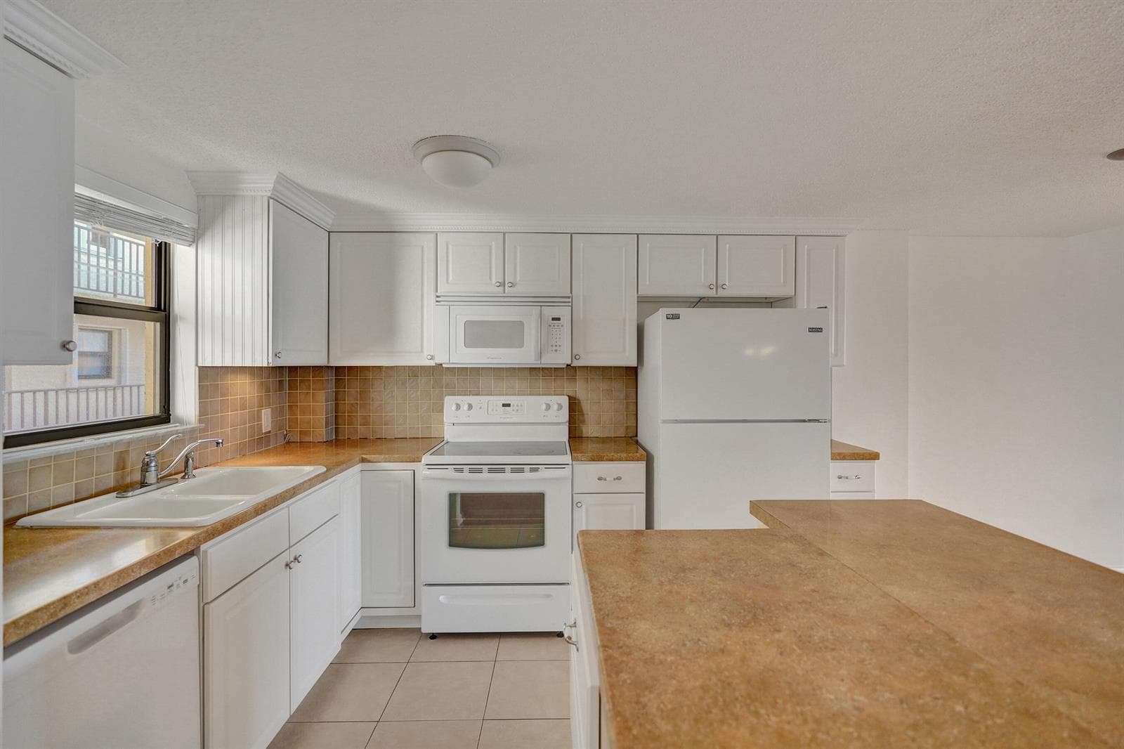 890 N Federal Highway 410 photo 8
