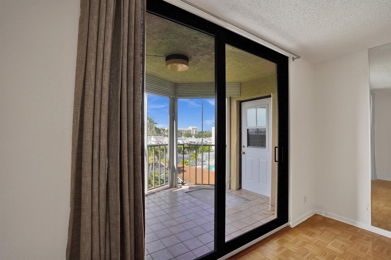 890 N Federal Highway 410 photo 21