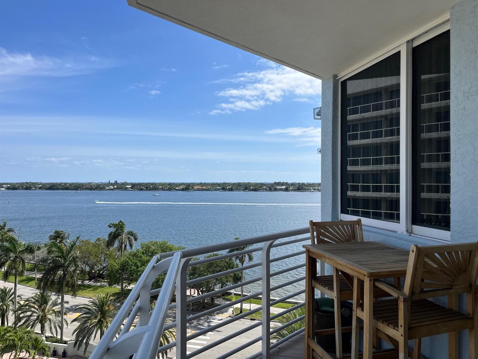 1551 N Flagler Drive 802 photo 2
