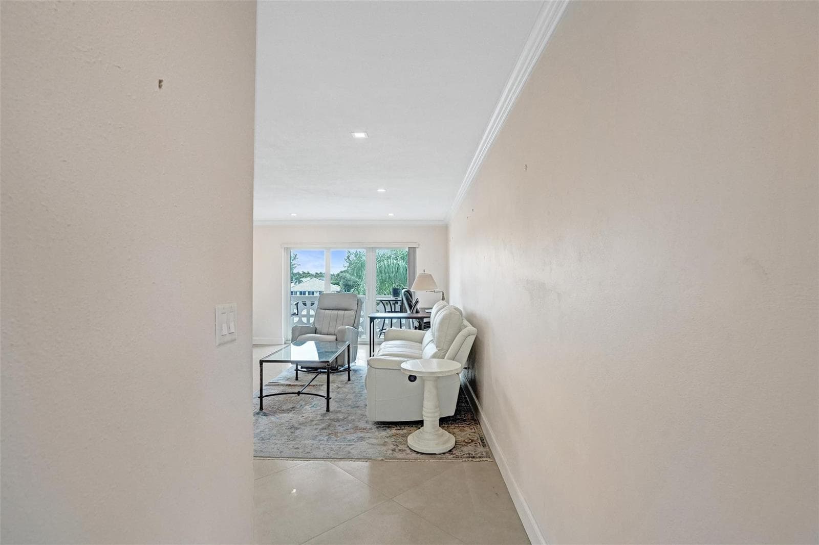 1001 N Riverside Drive 304 photo 13