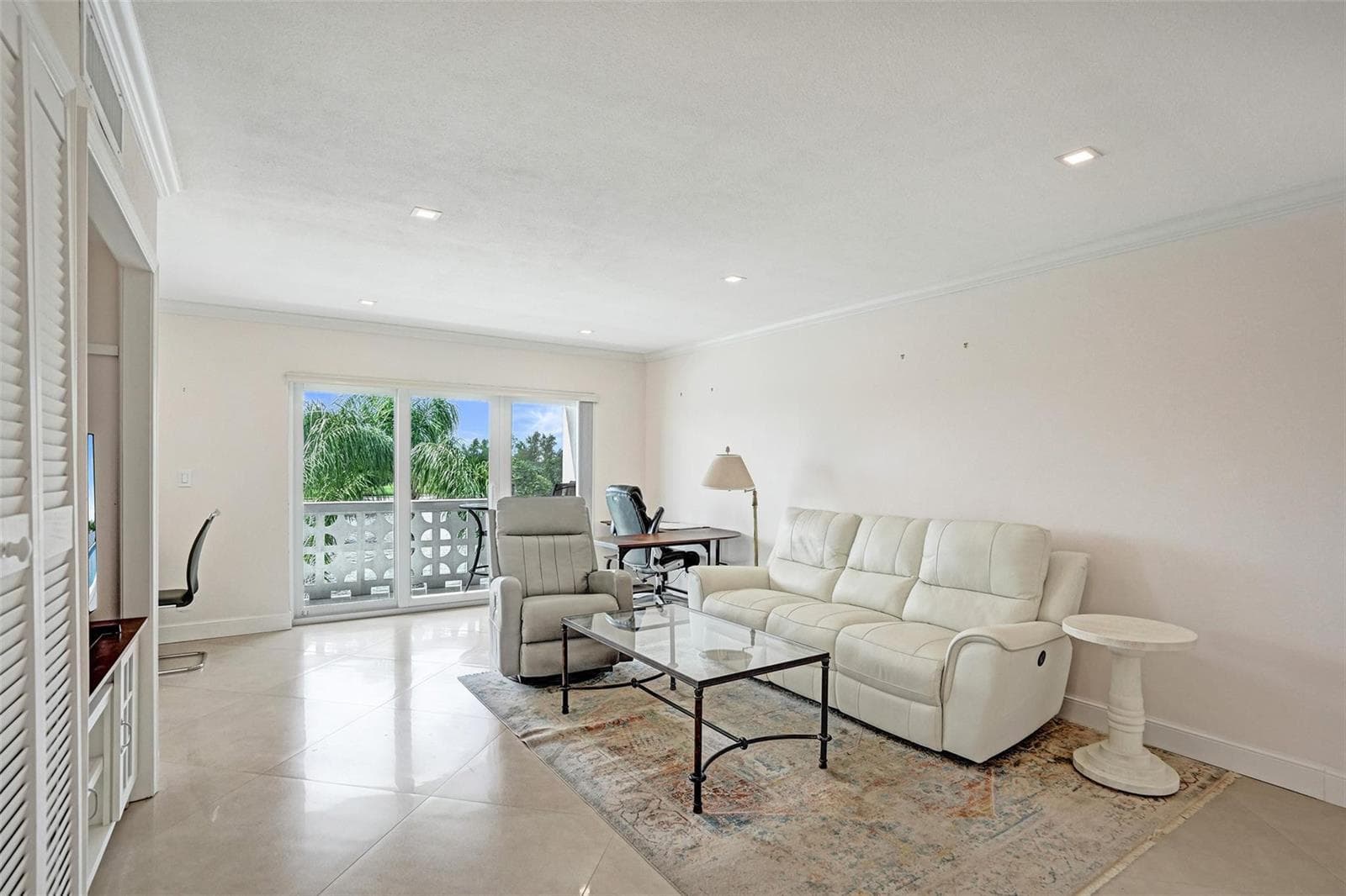1001 N Riverside Drive 304 photo 16