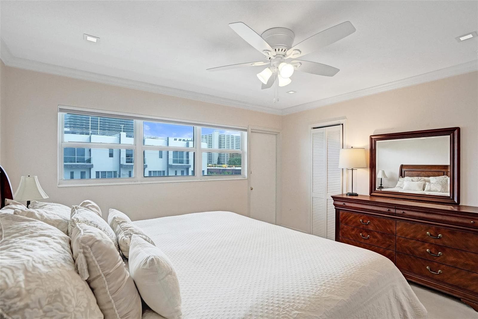 1001 N Riverside Drive 304 photo 7