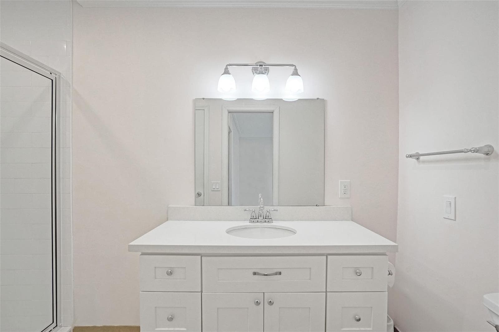 1001 N Riverside Drive 304 photo 9