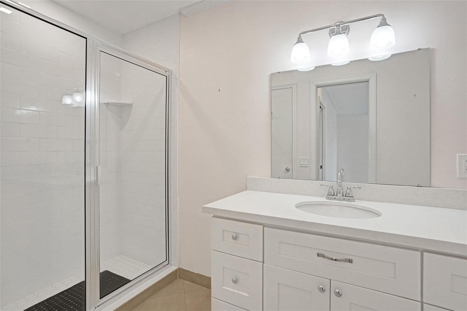 1001 N Riverside Drive 304 photo 10