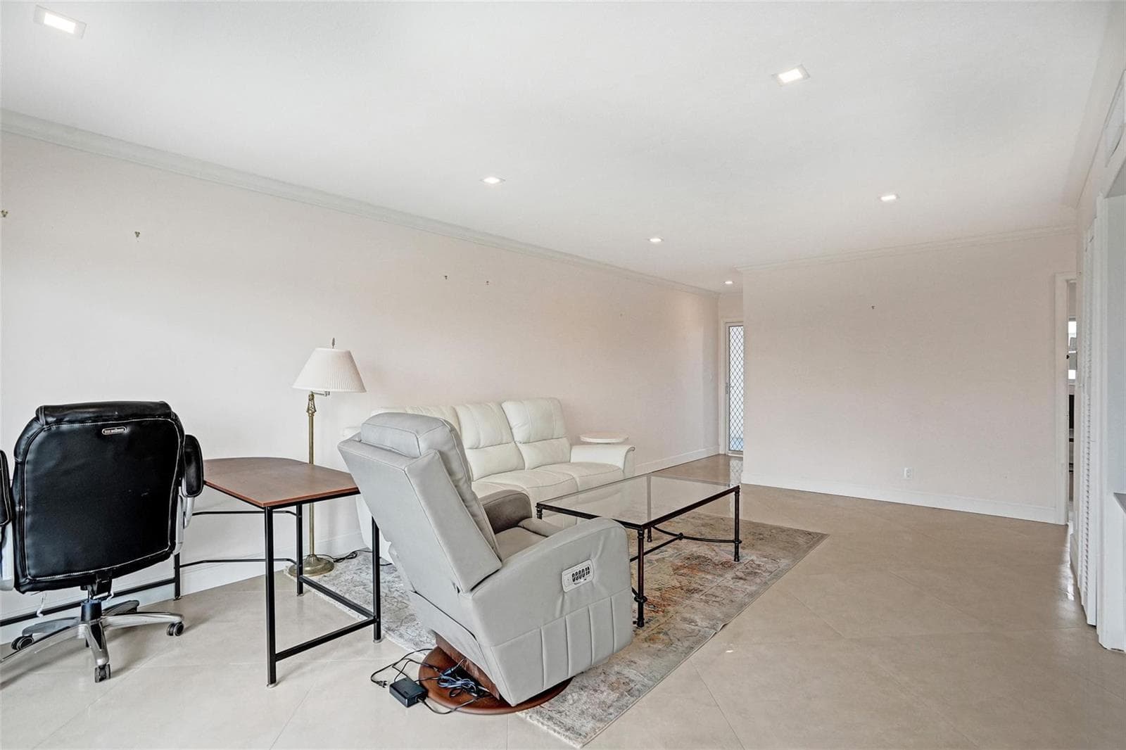 1001 N Riverside Drive 304 photo 18