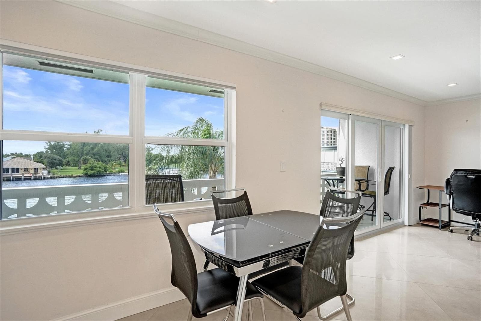 1001 N Riverside Drive 304 photo 25