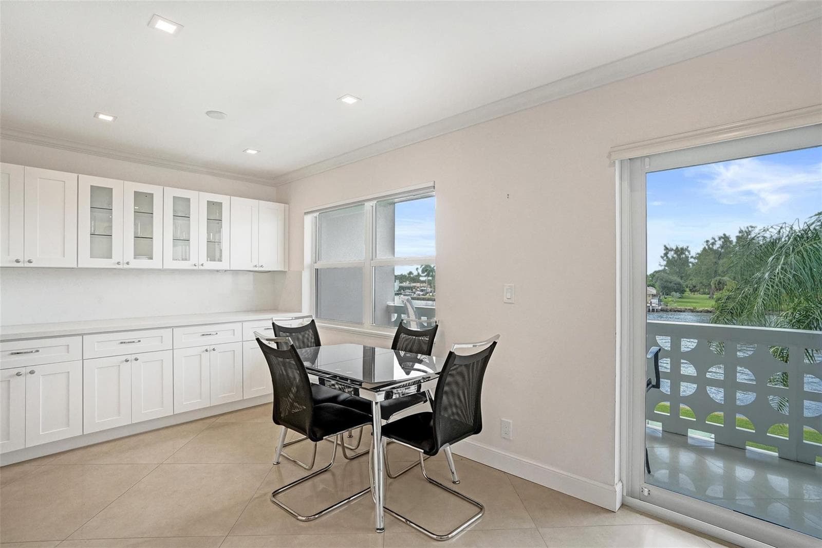 1001 N Riverside Drive 304 photo 21