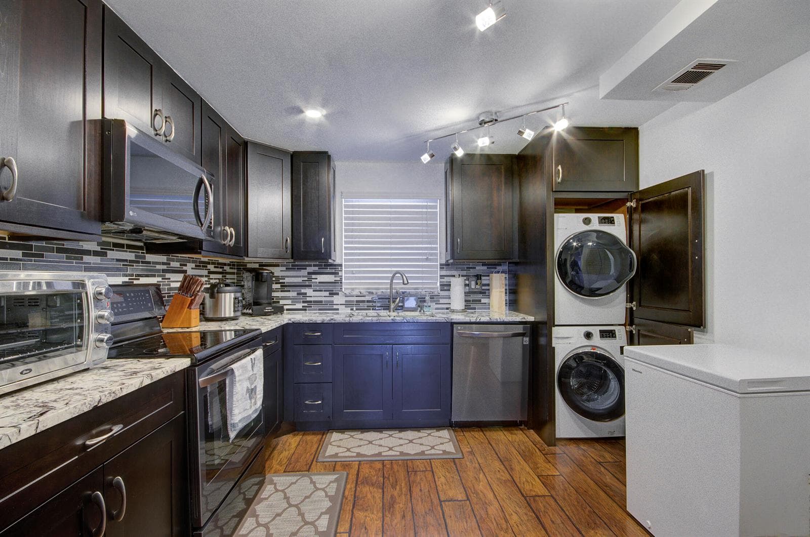 3040 Lake Shore Drive 502 photo 3