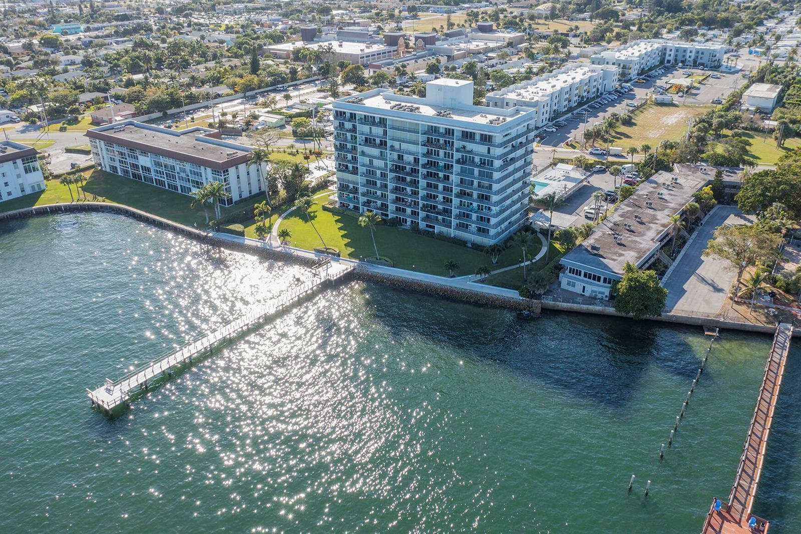 3040 Lake Shore Drive 502 photo 1