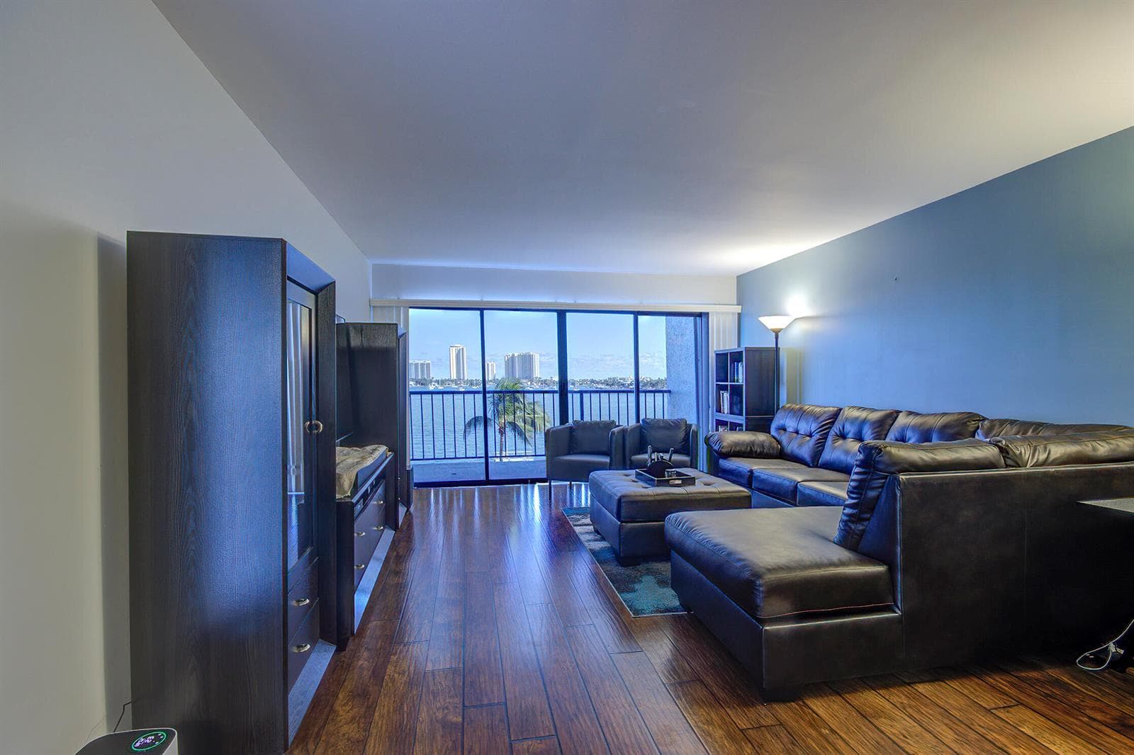 3040 Lake Shore Drive 502 photo 5