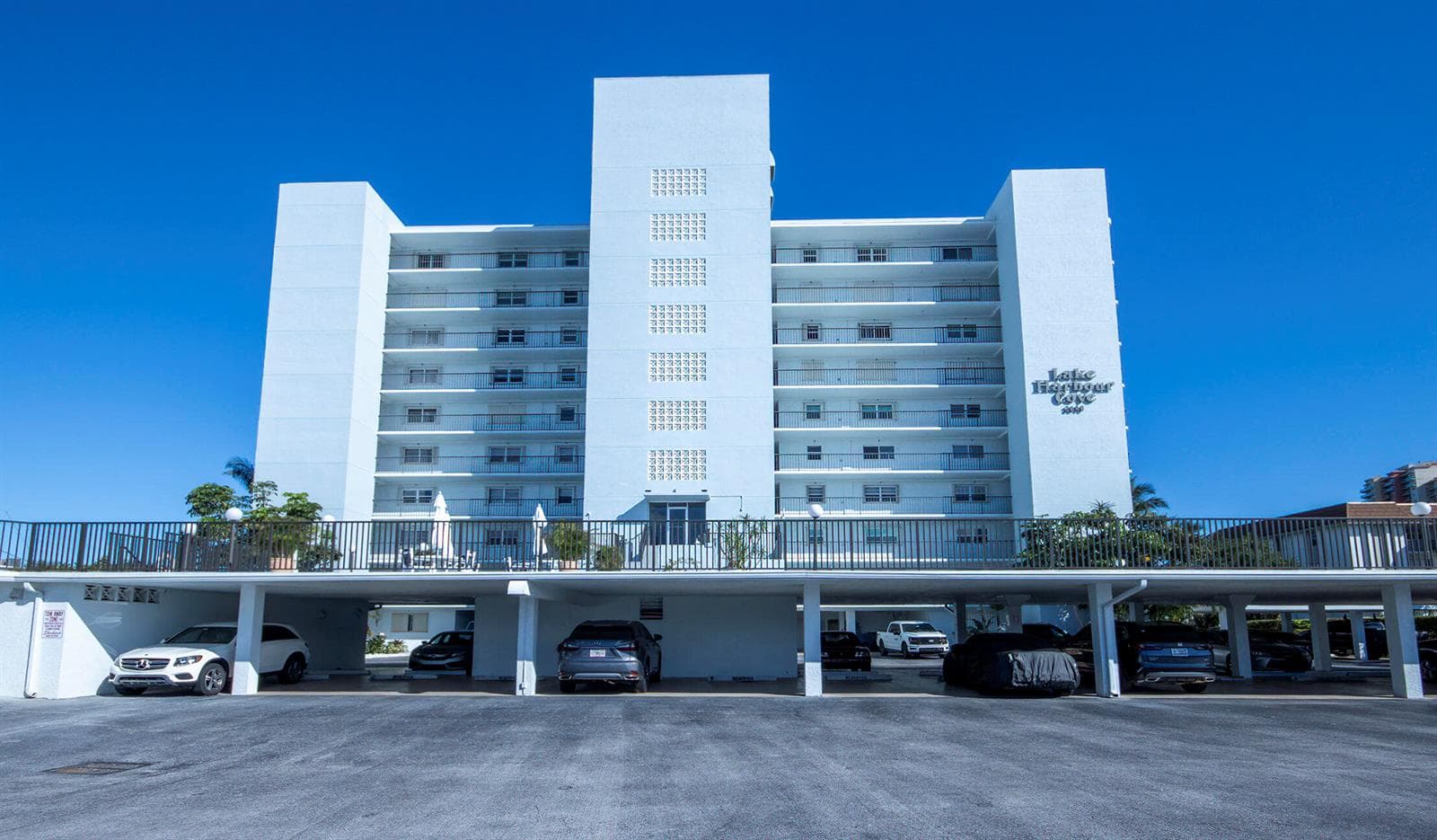 3040 Lake Shore Drive 502 photo 14