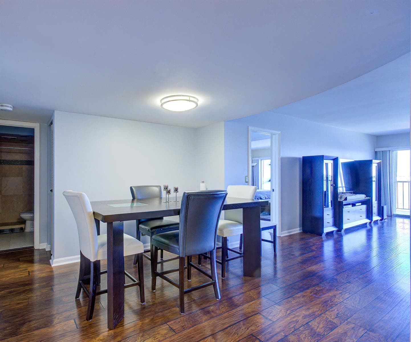 3040 Lake Shore Drive 502 photo 4
