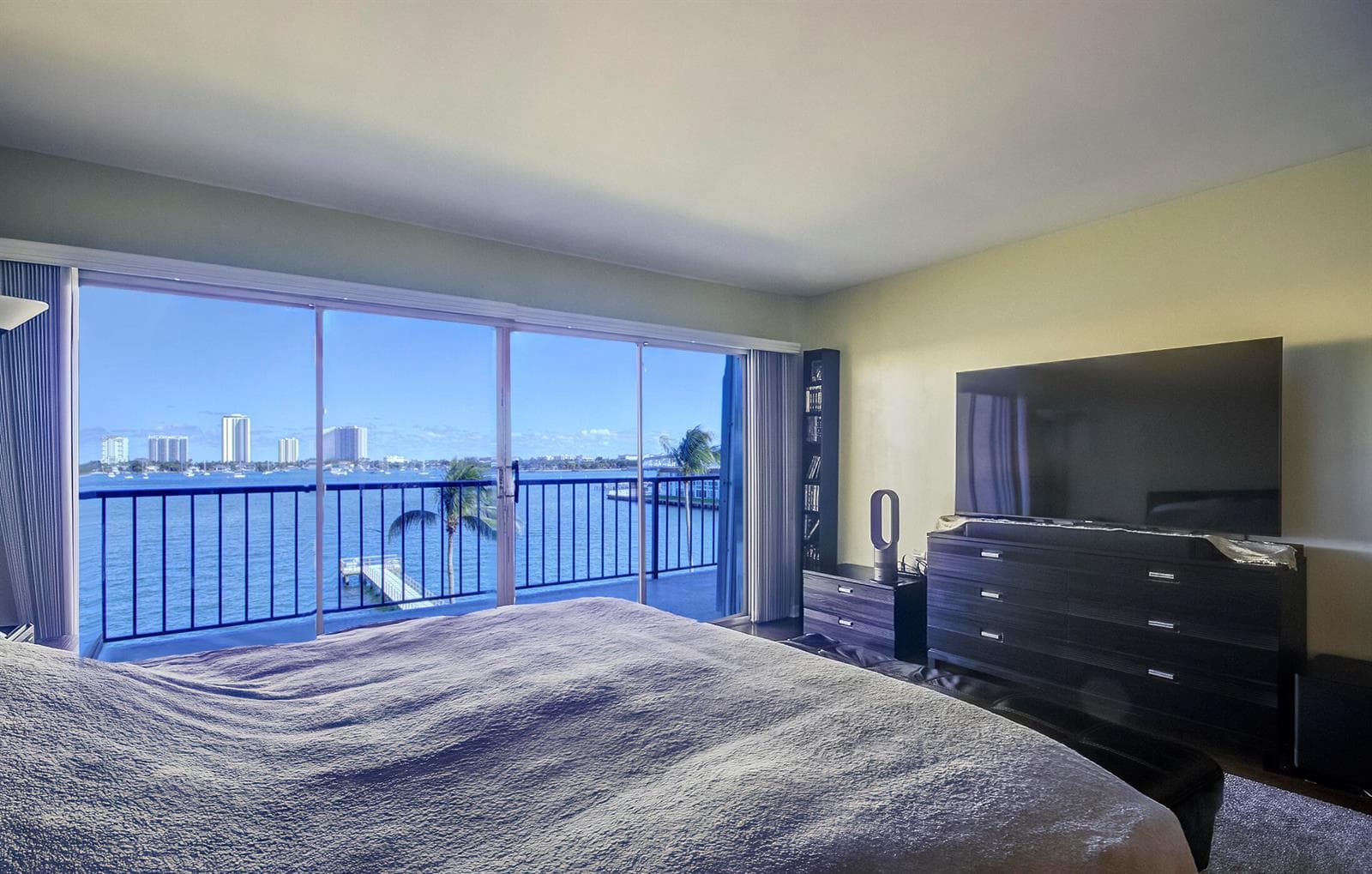 3040 Lake Shore Drive 502 photo 8