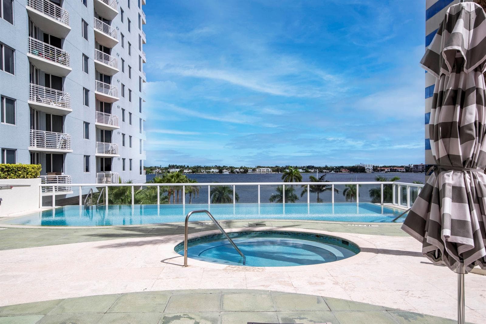 1551 N Flagler Drive Ph8 photo 23