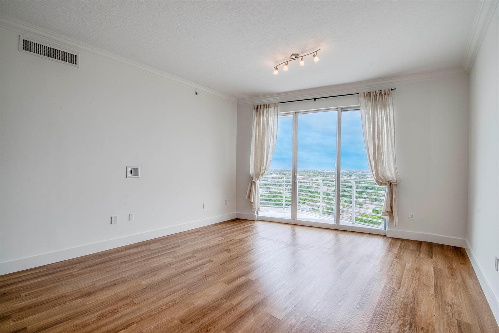 1551 N Flagler Drive Ph8 photo 10
