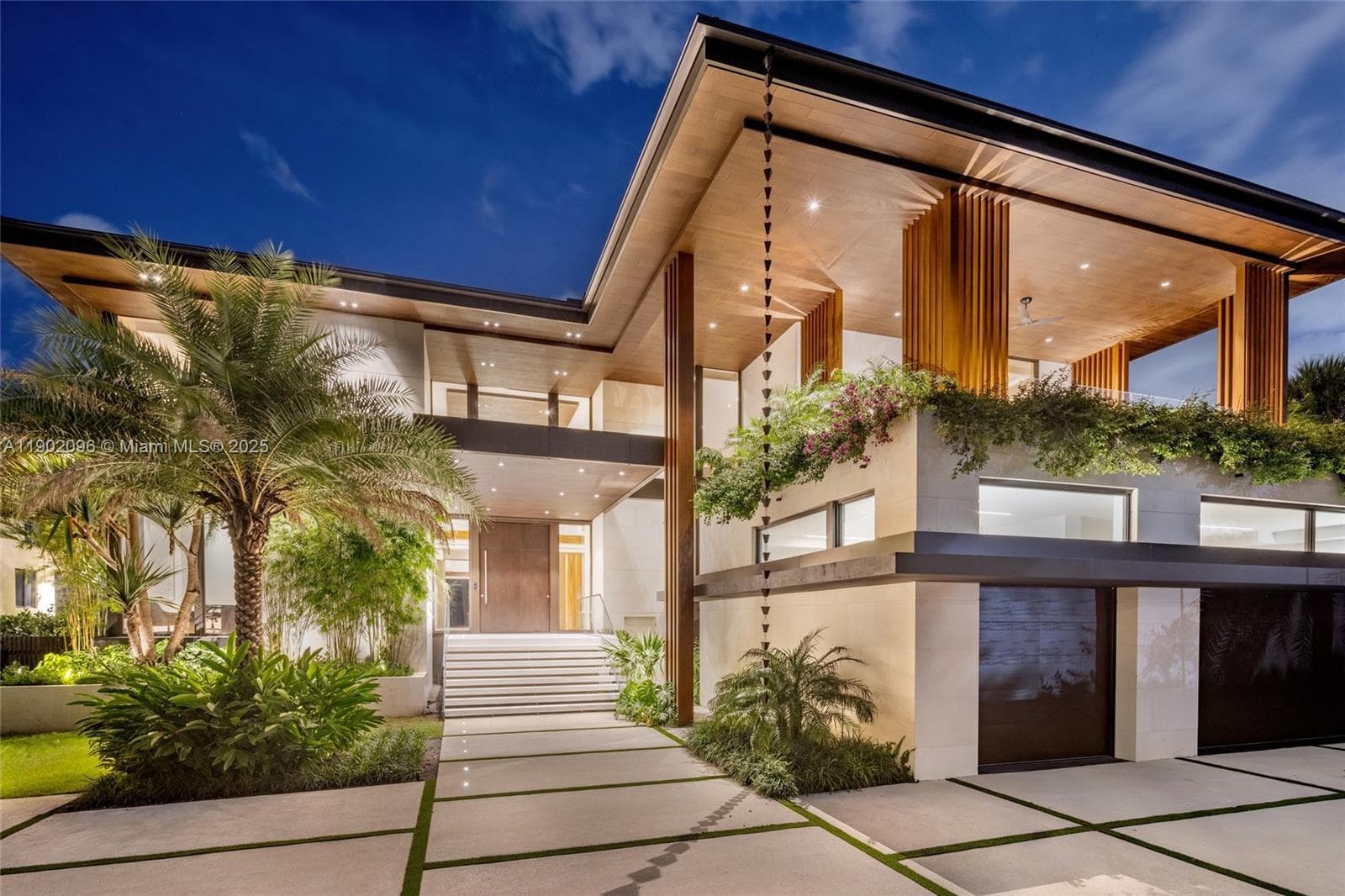 11404 N Bayshore Dr photo 2