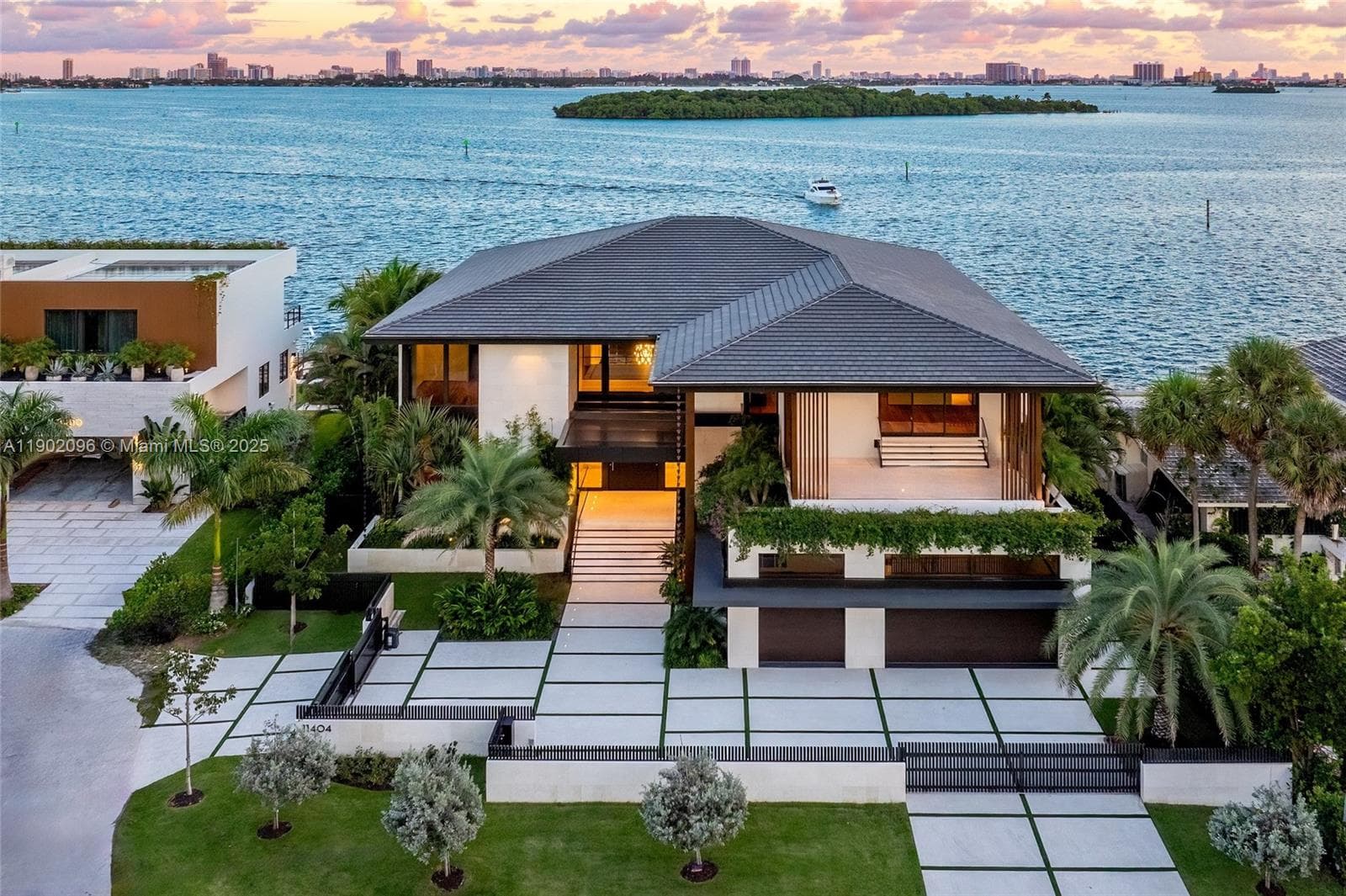 11404 N Bayshore Dr photo 7