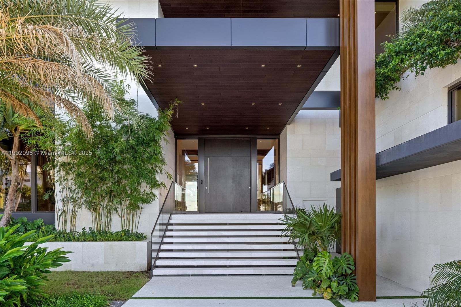 11404 N Bayshore Dr photo 10