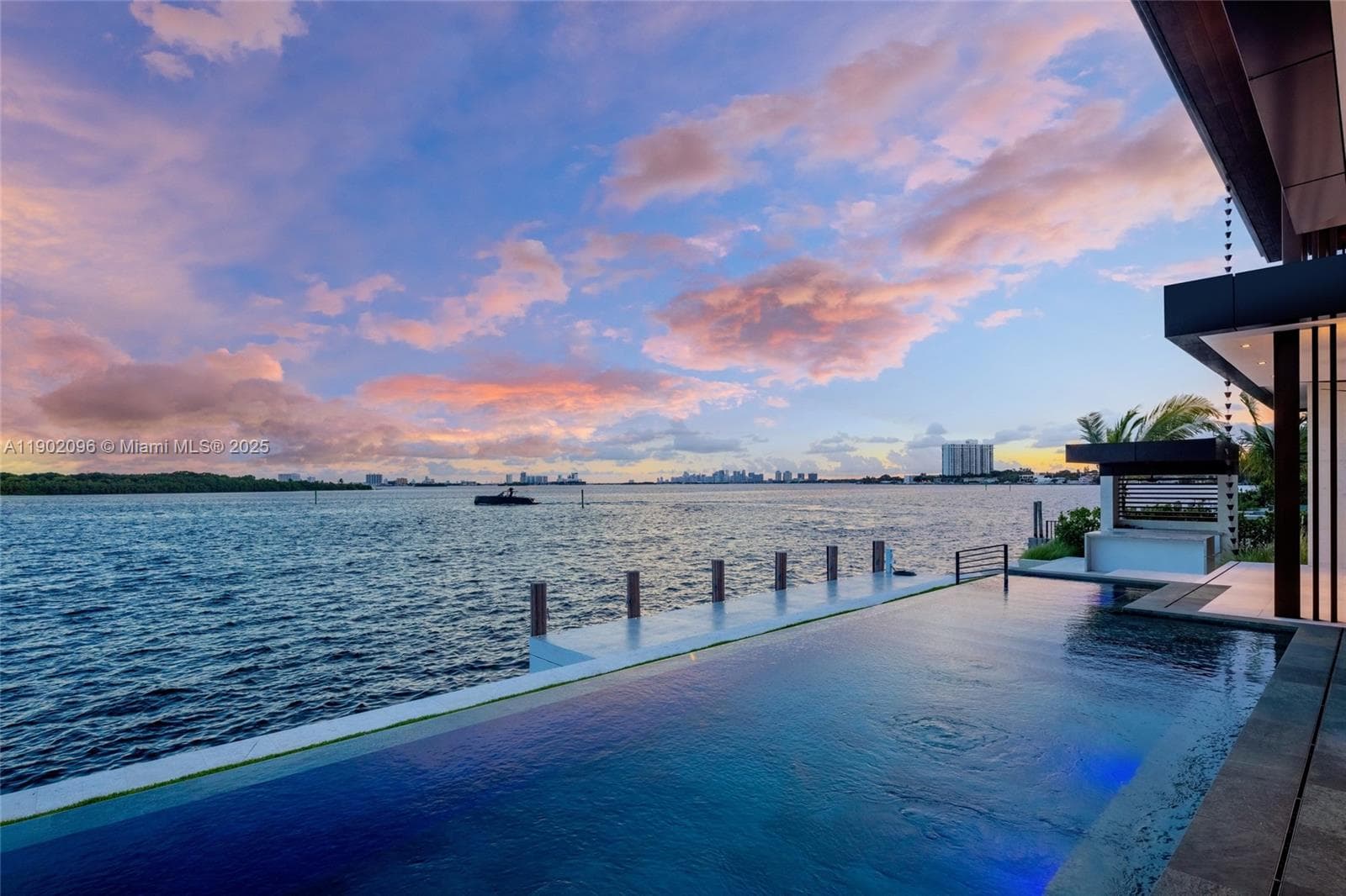 11404 N Bayshore Dr photo 4