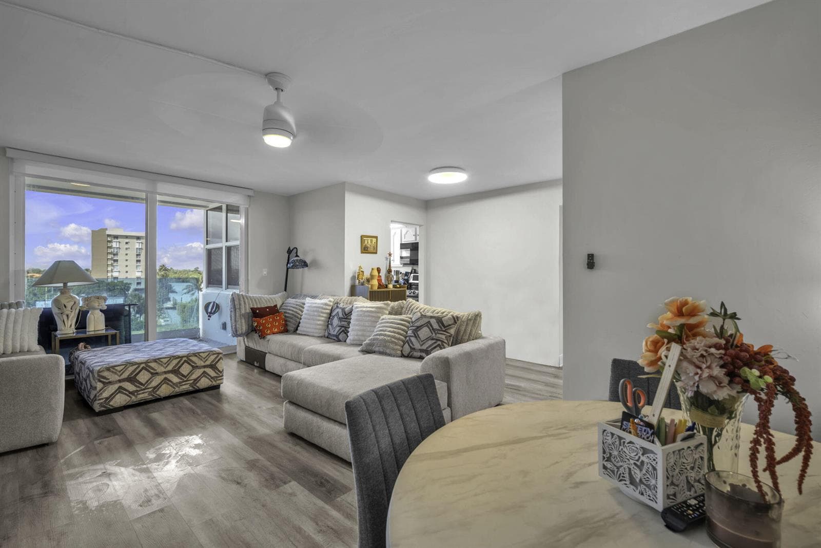 2639 N Riverside Drive 505 photo 6