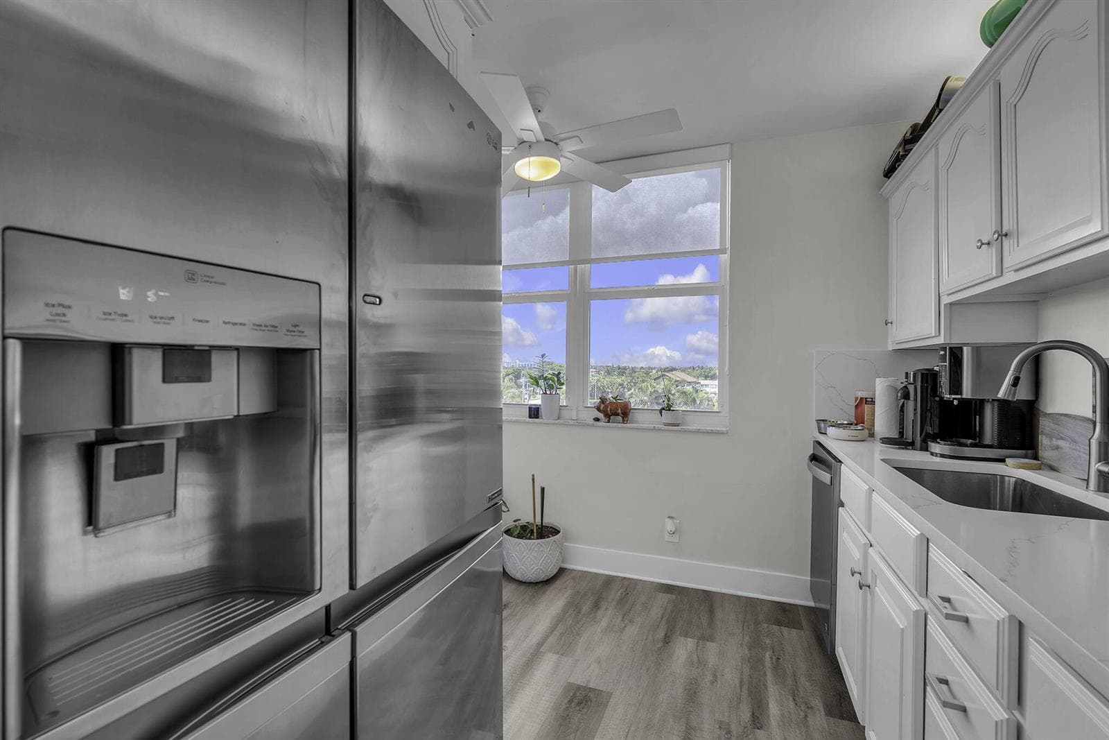 2639 N Riverside Drive 505 photo 12