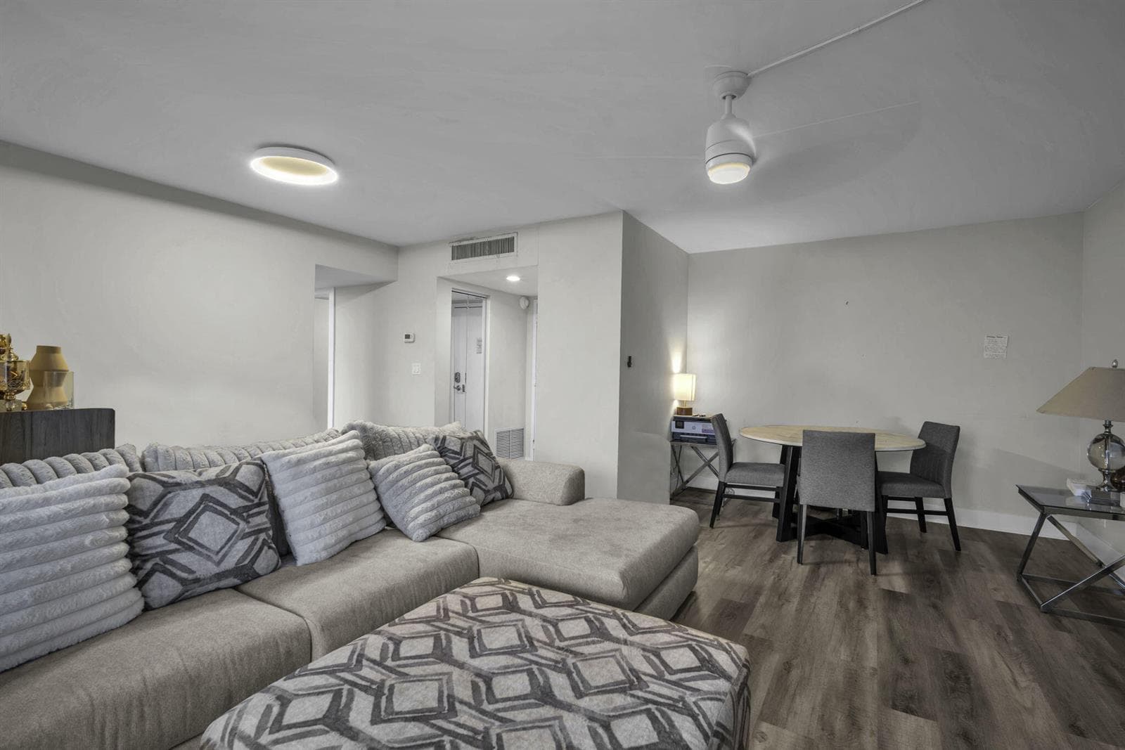 2639 N Riverside Drive 505 photo 10