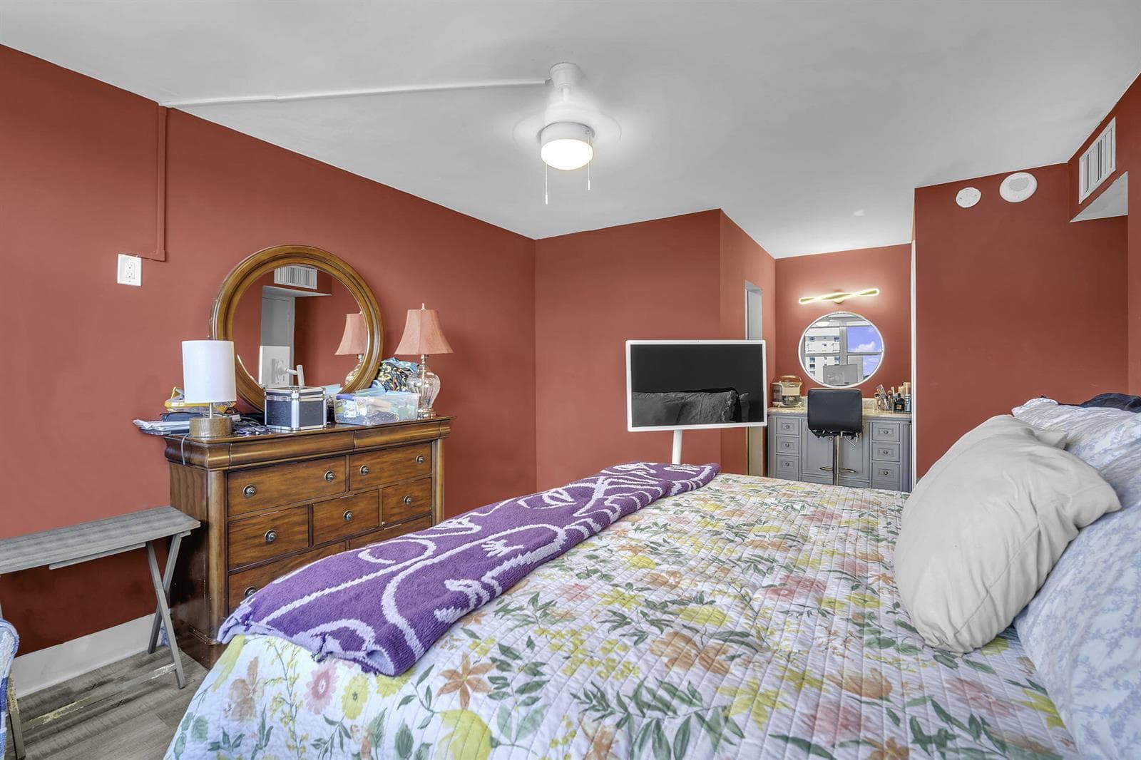2639 N Riverside Drive 505 photo 18