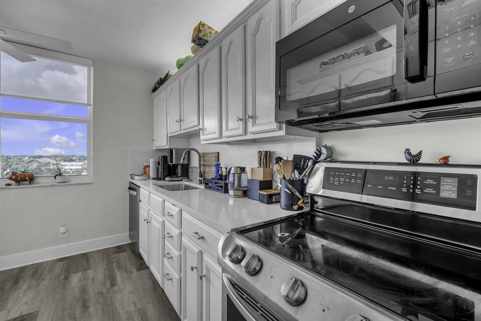 2639 N Riverside Drive 505 photo 11