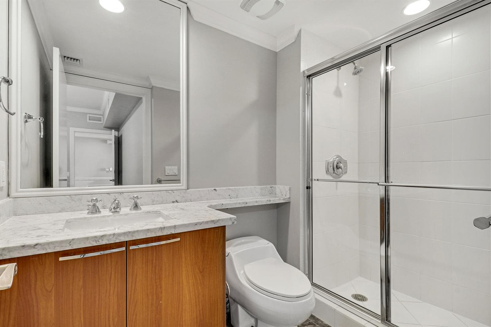 2650 Lake Shore Drive 1105 photo 20