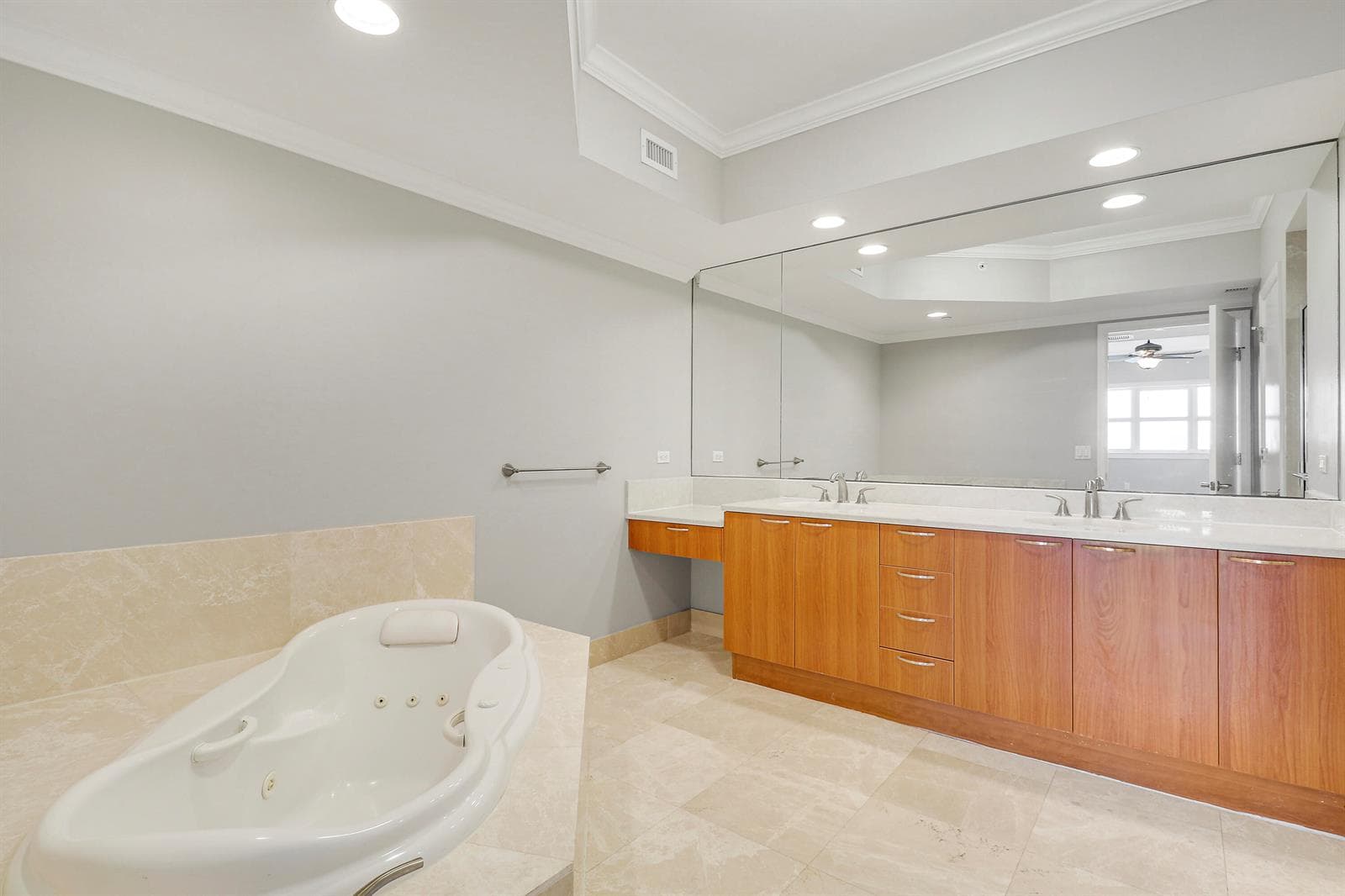 2650 Lake Shore Drive 1105 photo 11