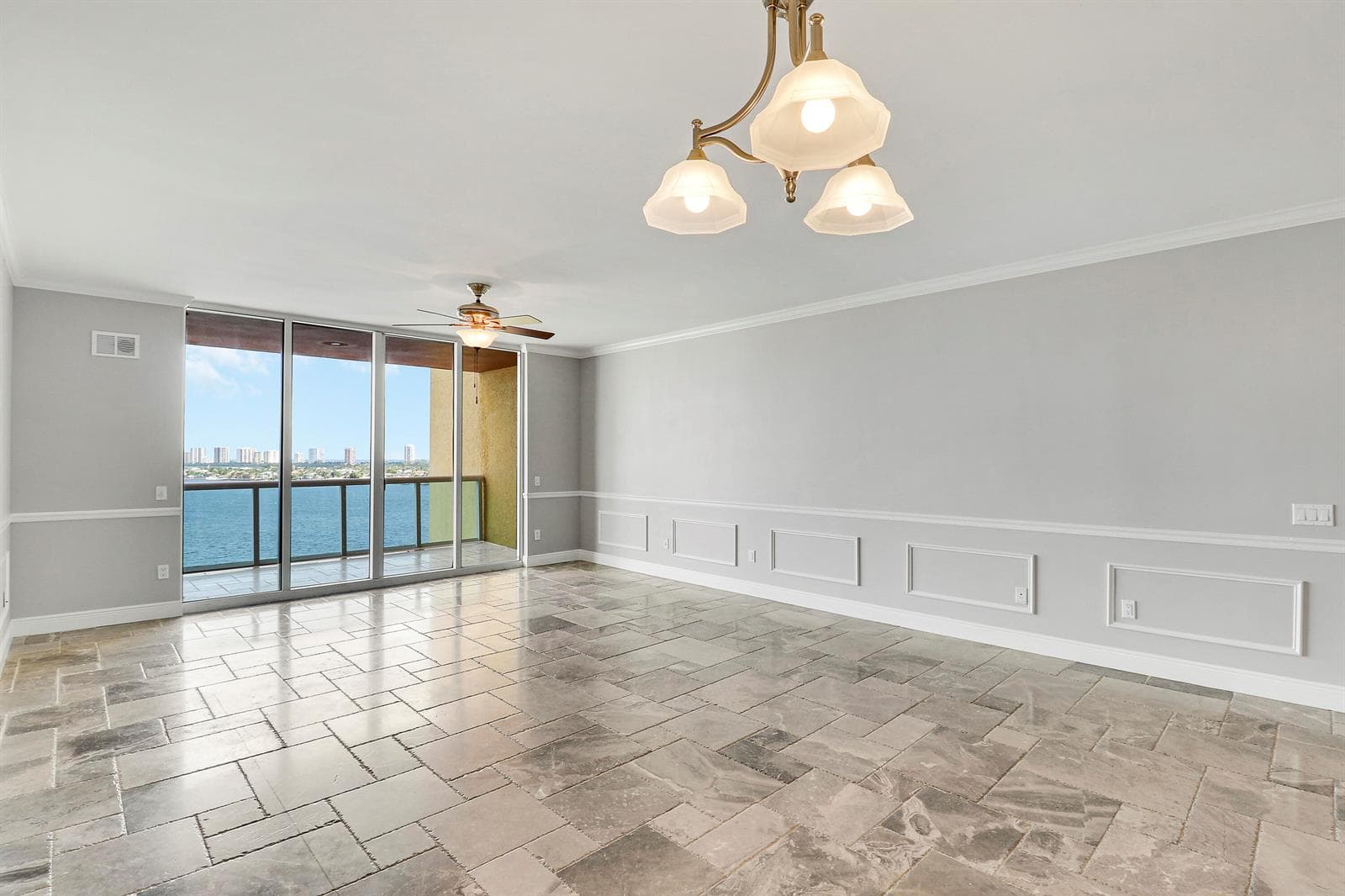 2650 Lake Shore Drive 1105 photo 4