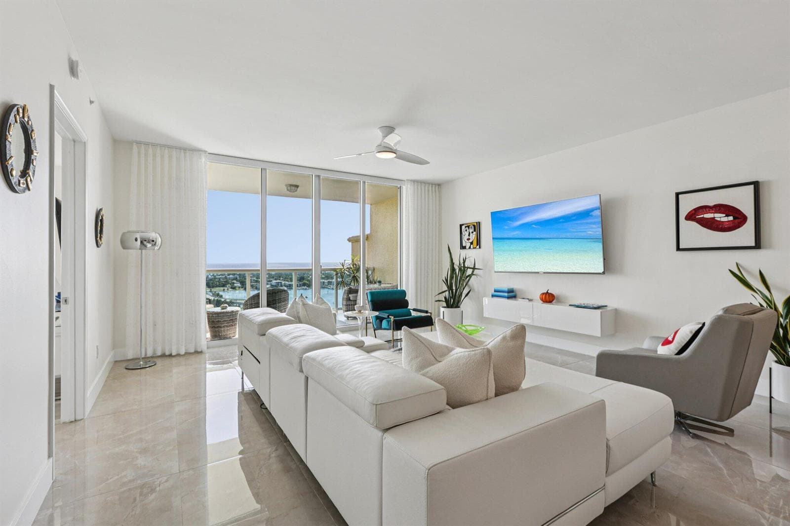 2640 Lake Shore Drive 2312 photo 3