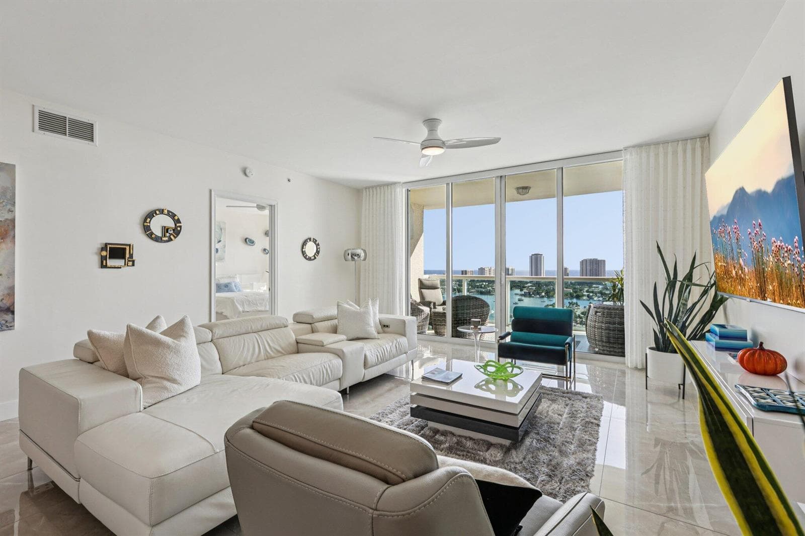 2640 Lake Shore Drive 2312 photo 1