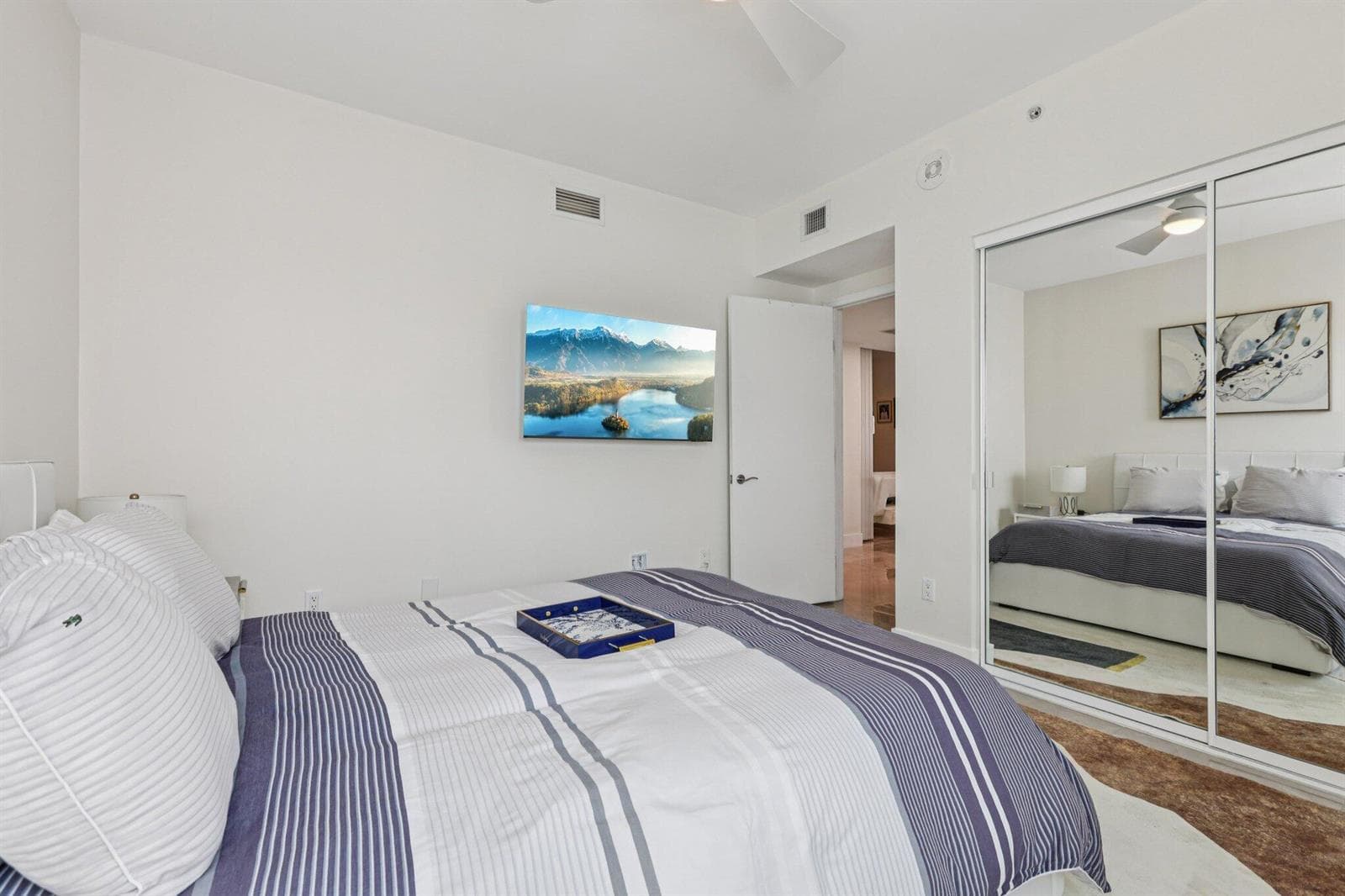 2640 Lake Shore Drive 2312 photo 24
