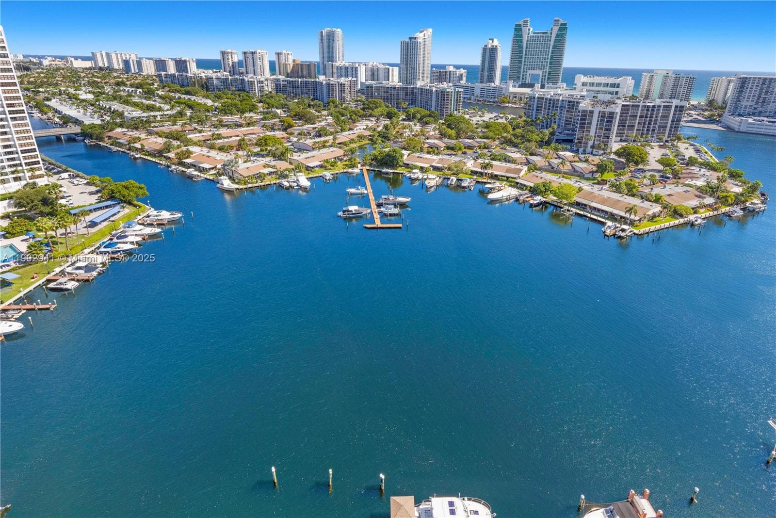 300 Three Islands Blvd PH2A photo 2