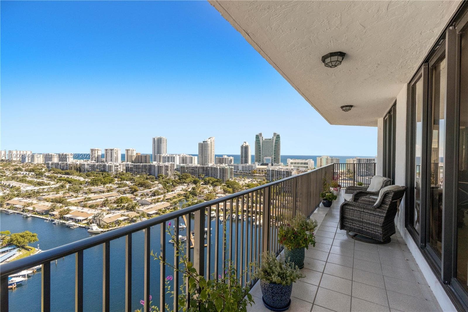 300 Three Islands Blvd PH2A photo 3