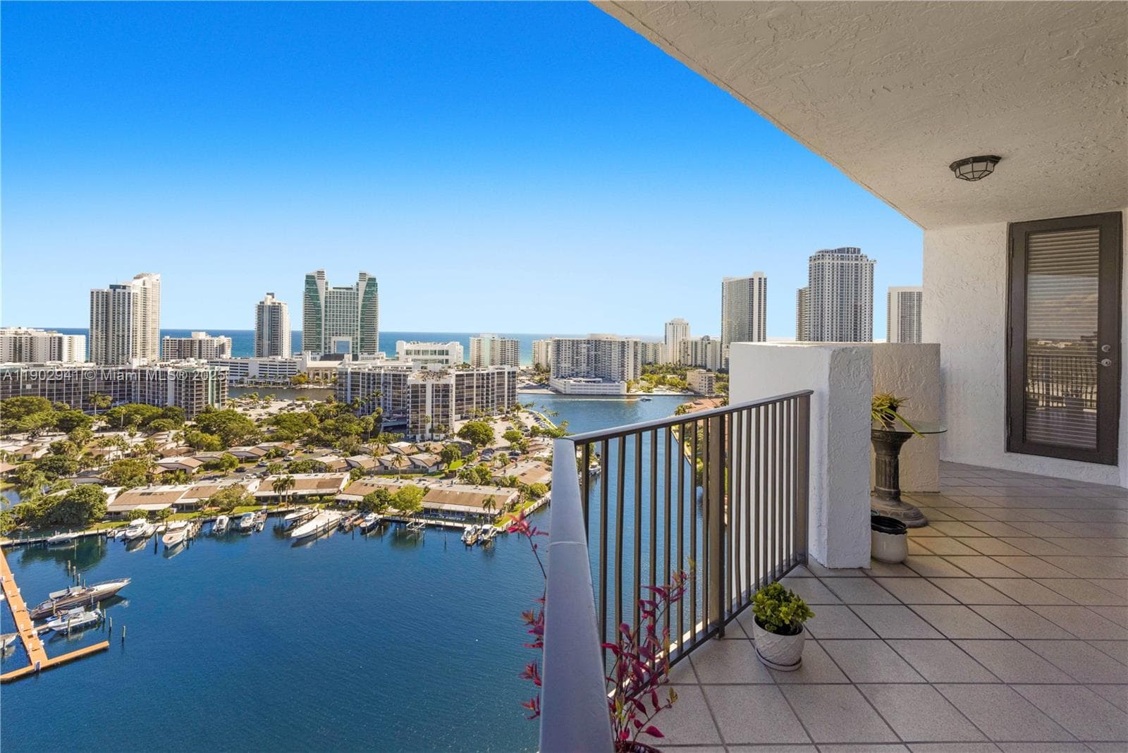 300 Three Islands Blvd PH2A photo 5