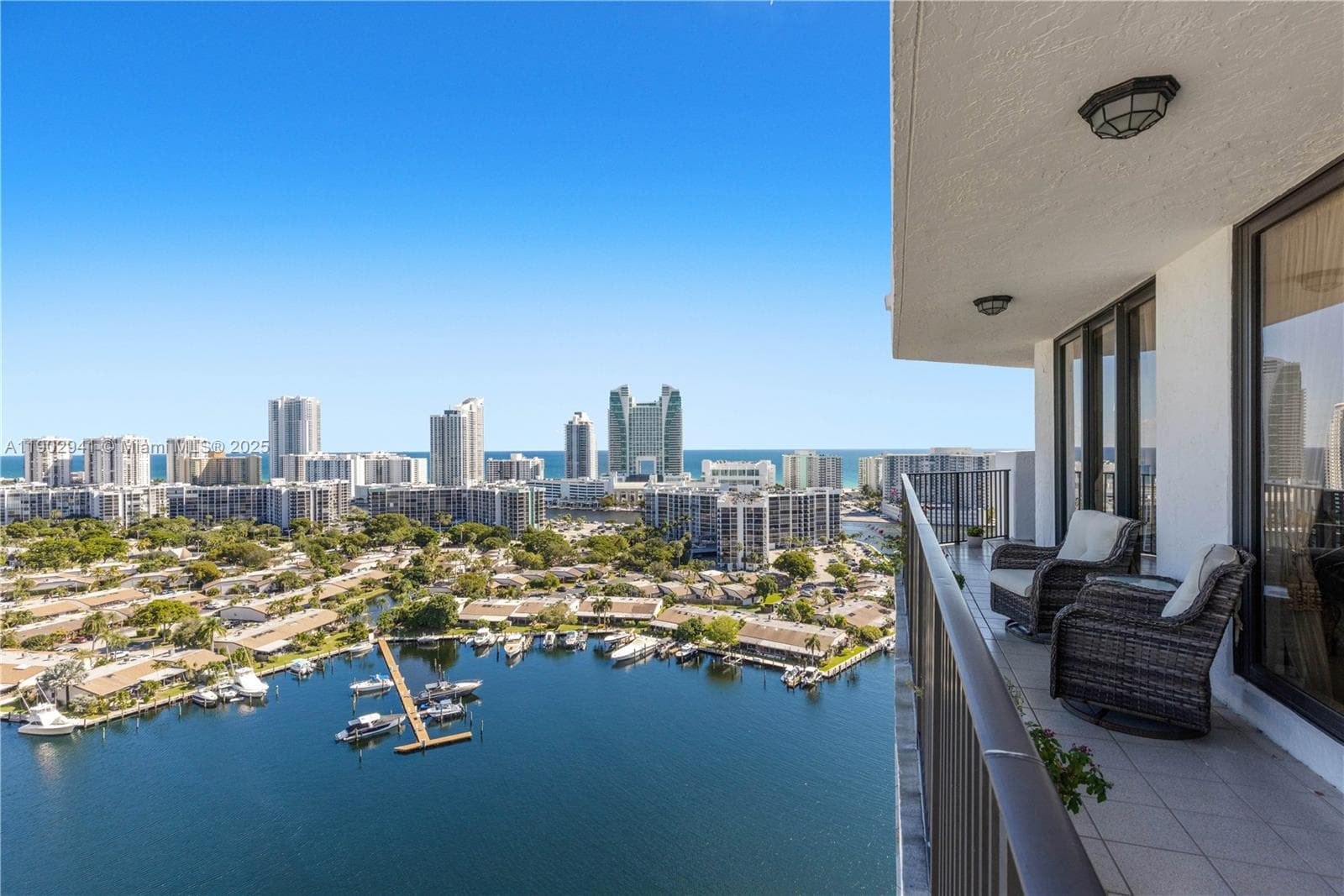 300 Three Islands Blvd PH2A photo 4