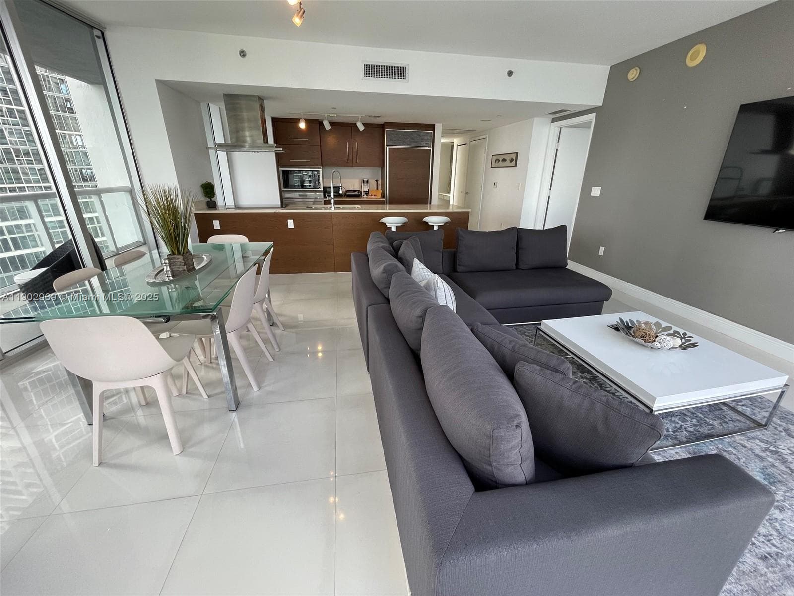 485 Brickell Ave 2602 photo 6