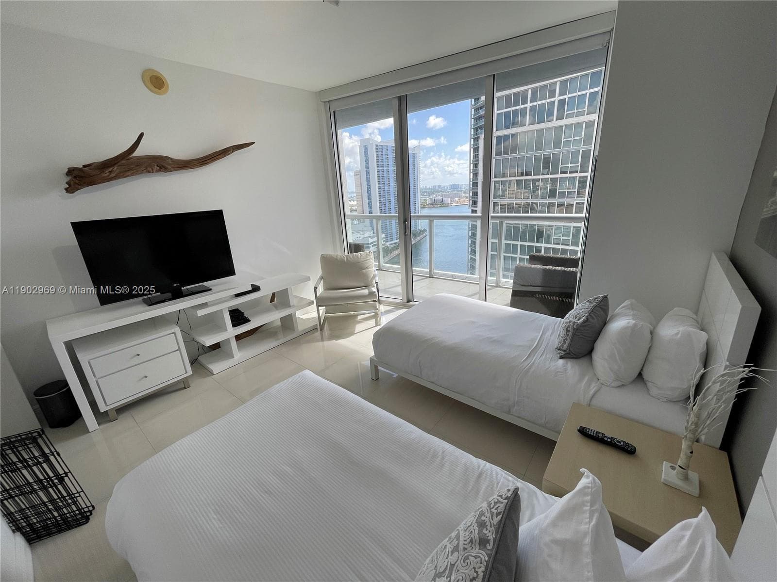 485 Brickell Ave 2602 photo 13