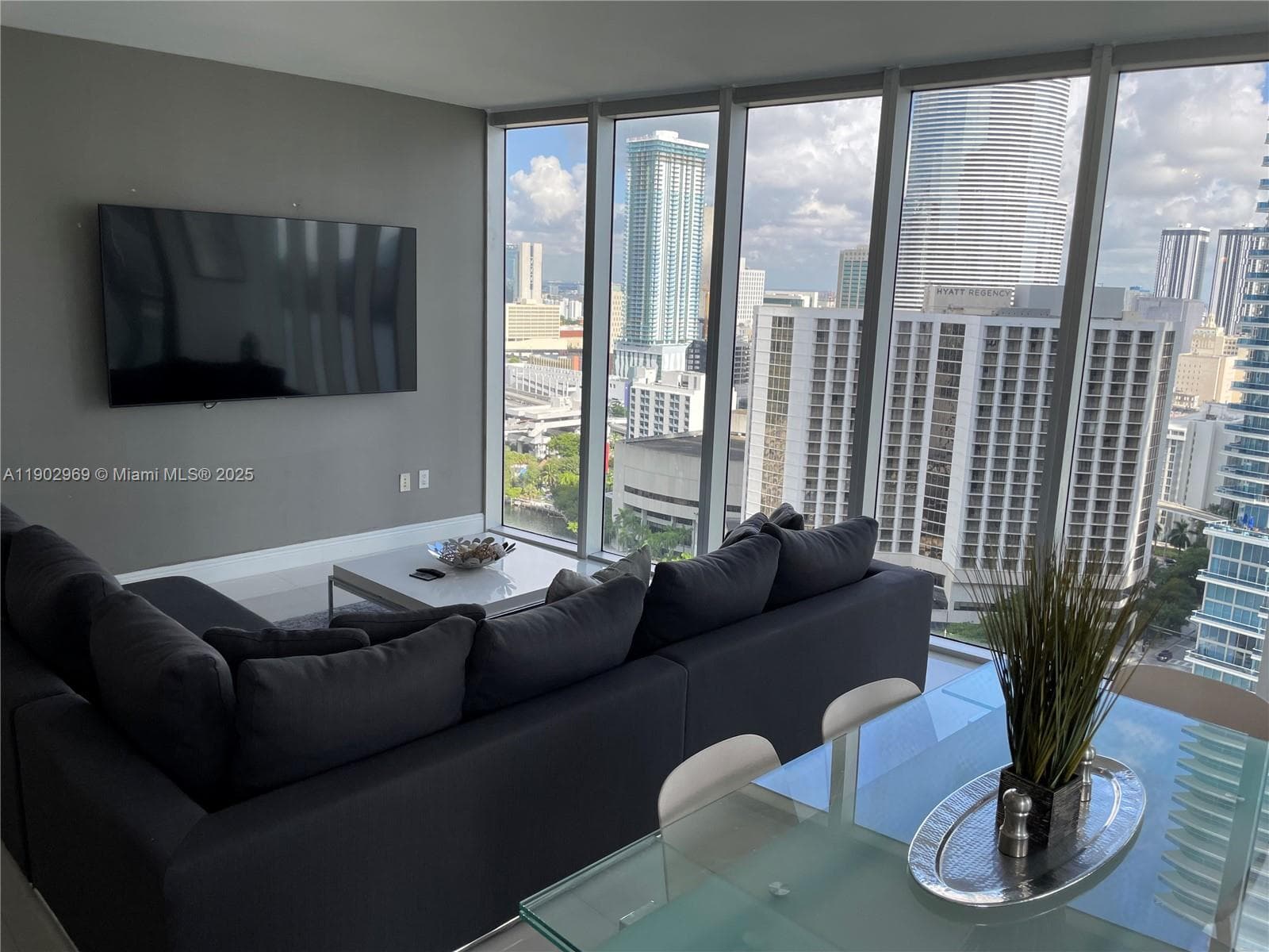 485 Brickell Ave 2602 photo 7